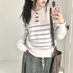 떡볶이 버튼 스트라이프 라운드넥 아방 루즈핏 니트 아이보리