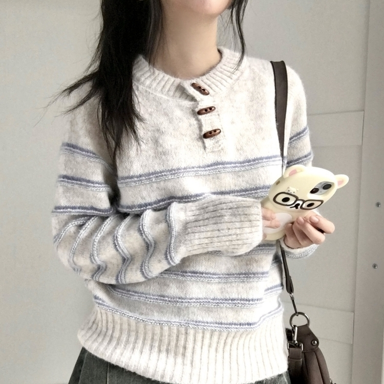 떡볶이 버튼 스트라이프 라운드넥 아방 루즈핏 니트 아이보리