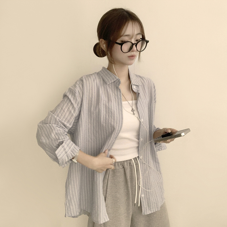 단독 또는 아우터로 스카이 가을 버튼 오버핏 카라 스트라이프 긴팔 셔츠  소라