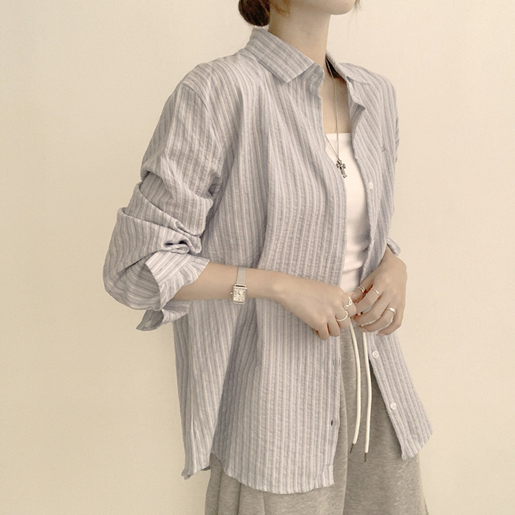 단독 또는 아우터로 스카이 가을 버튼 오버핏 카라 스트라이프 긴팔 셔츠  소라