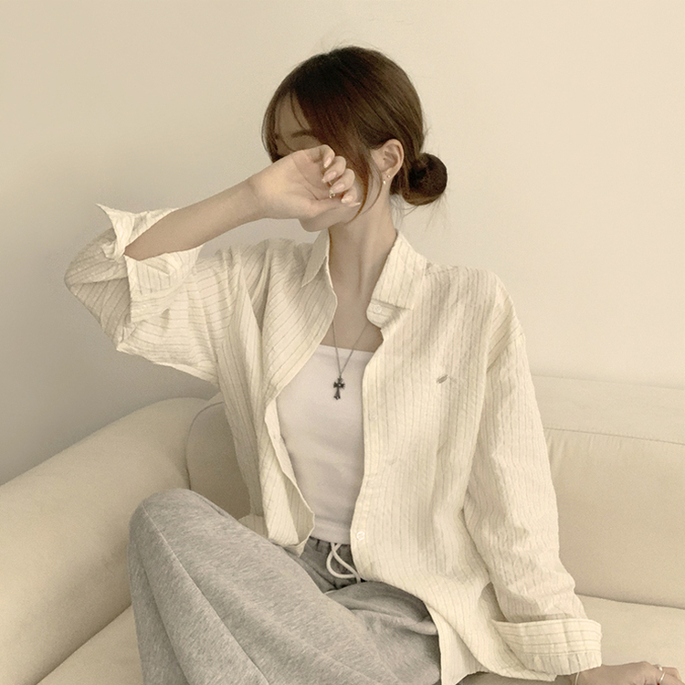 단독 또는 아우터로 스카이 가을 버튼 오버핏 카라 스트라이프 긴팔 셔츠  베이지