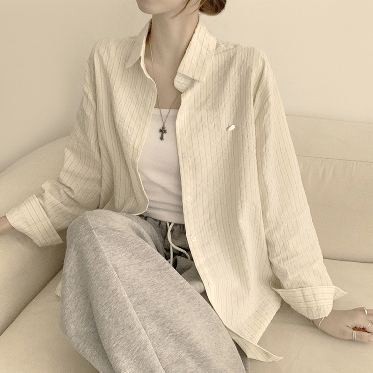 단독 또는 아우터로 스카이 가을 버튼 오버핏 카라 스트라이프 긴팔 셔츠  베이지