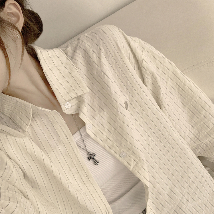 단독 또는 아우터로 스카이 가을 버튼 오버핏 카라 스트라이프 긴팔 셔츠  베이지