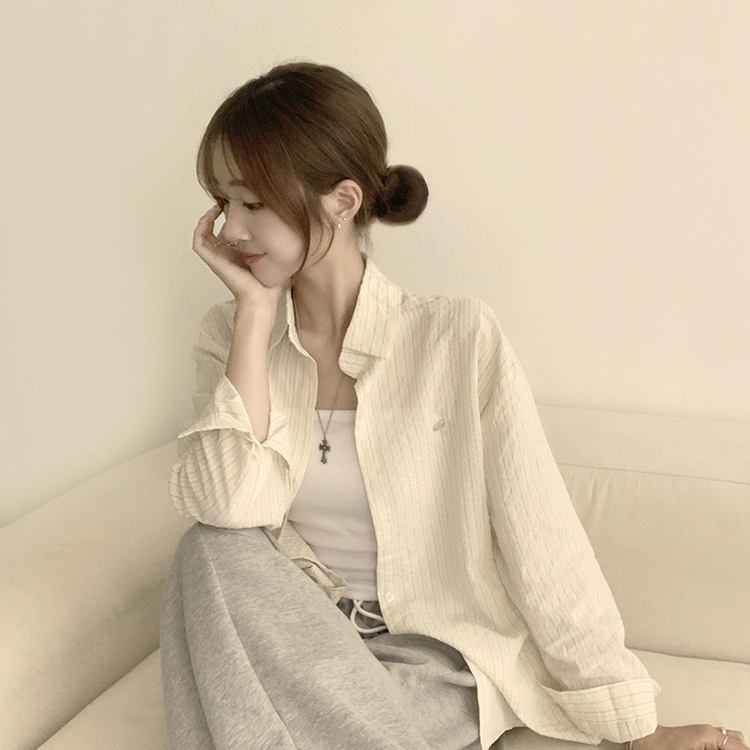 단독 또는 아우터로 스카이 가을 버튼 오버핏 카라 스트라이프 긴팔 셔츠  베이지