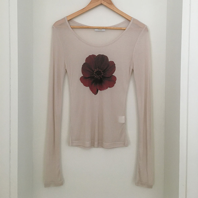 シースルーフラワーUネック長袖Tシャツ
