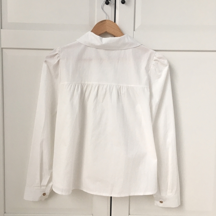 긴팔ver 모리걸 라운드카라 셔링 우드 투버튼 긴팔 블라우스