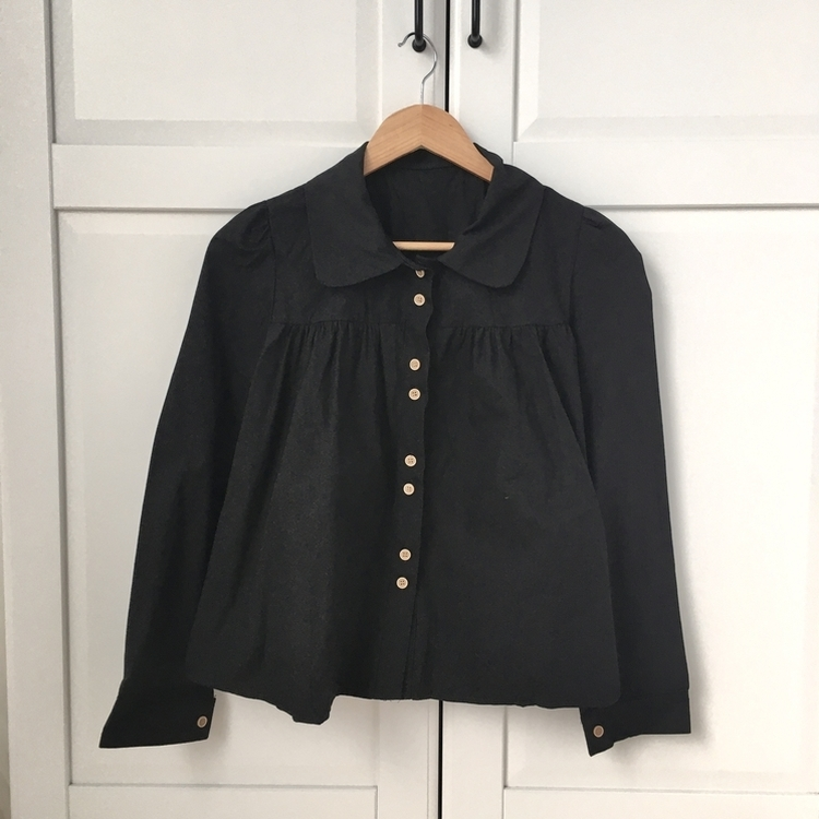 긴팔ver 모리걸 라운드카라 셔링 우드 투버튼 긴팔 블라우스