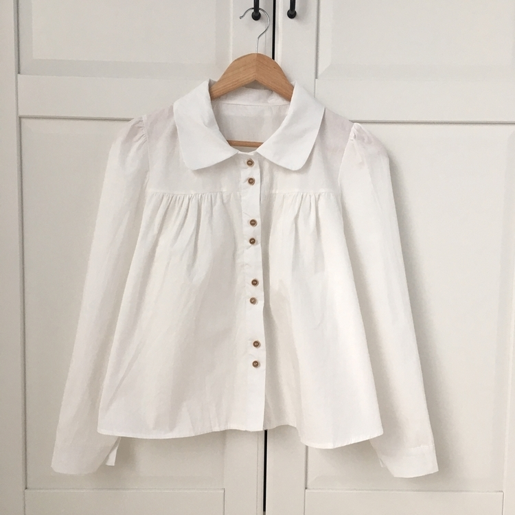 긴팔ver 모리걸 라운드카라 셔링 우드 투버튼 긴팔 블라우스