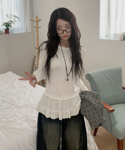 레아틴 밑단 프릴 실키 긴팔 티셔츠 아이보리