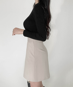 ラウンドネックニット BLACK