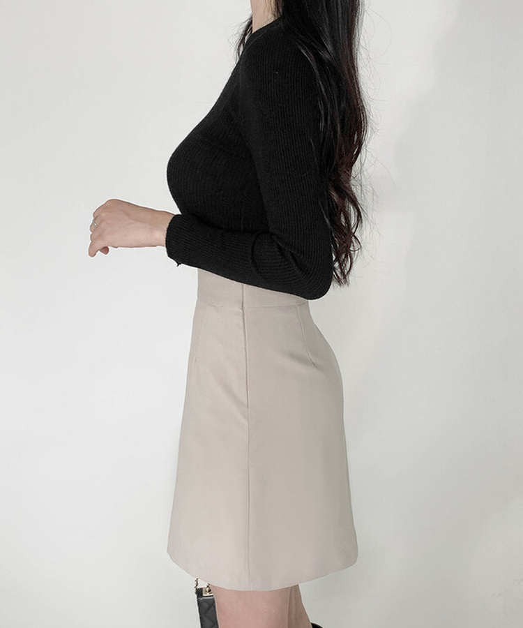 ラウンドネックニット BLACK