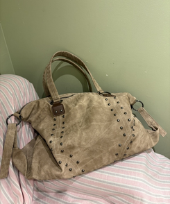 ウォッシングスタッズショルダーバック KHAKI BEIGE