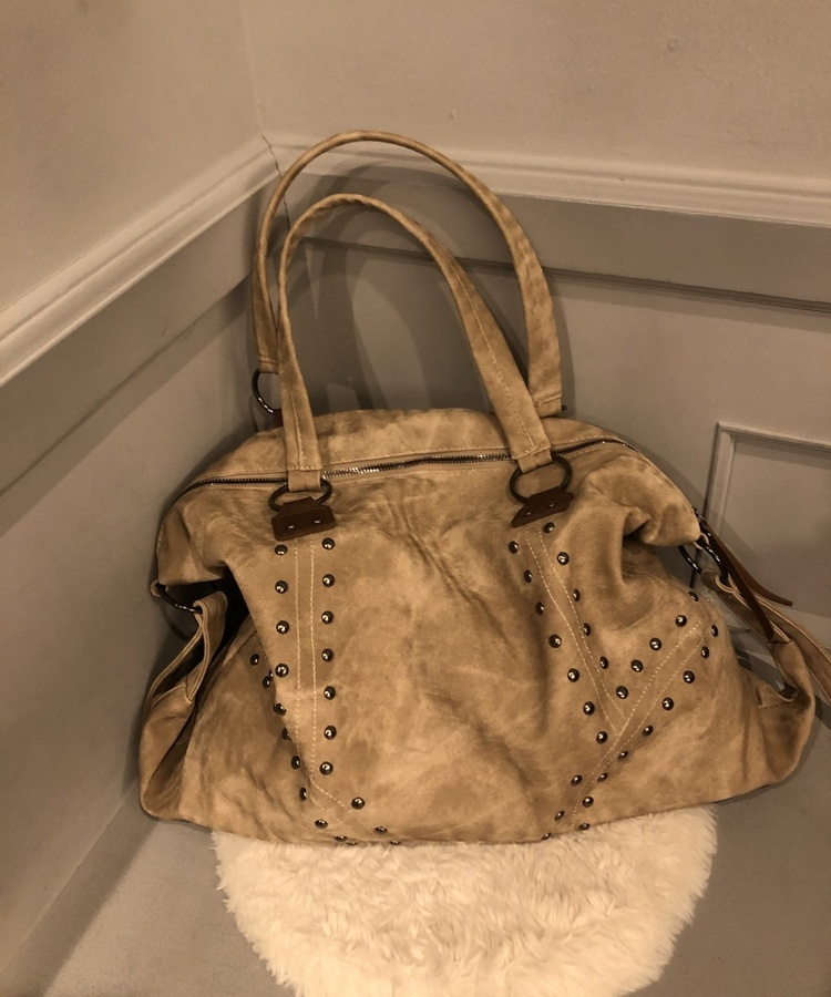 ウォッシングスタッズショルダーバック KHAKI BEIGE