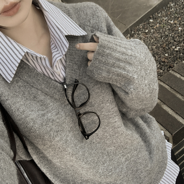 사이즈선택 도톰 나그랑 여리여리 오버핏 가을 겨울 오버핏 브이넥 니트 그레이