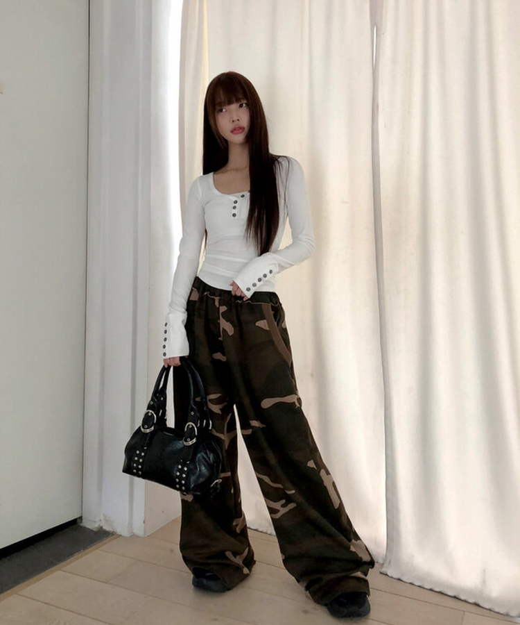 スタッドバックルレザーショルダーバッグ BLACK