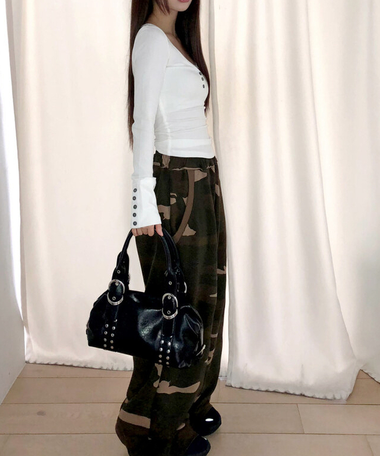 スタッドバックルレザーショルダーバッグ BLACK