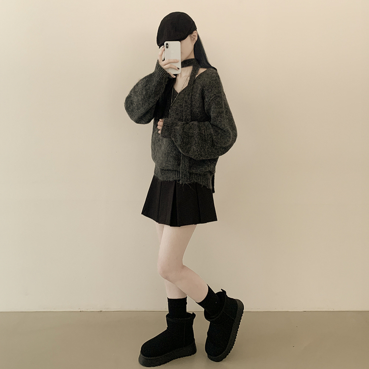 【マフラー付き】アンゴラVネックニット