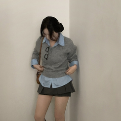 브론 레이어드 버튼 배색 카라 셔츠 브이넥 루즈핏 니트 그레이