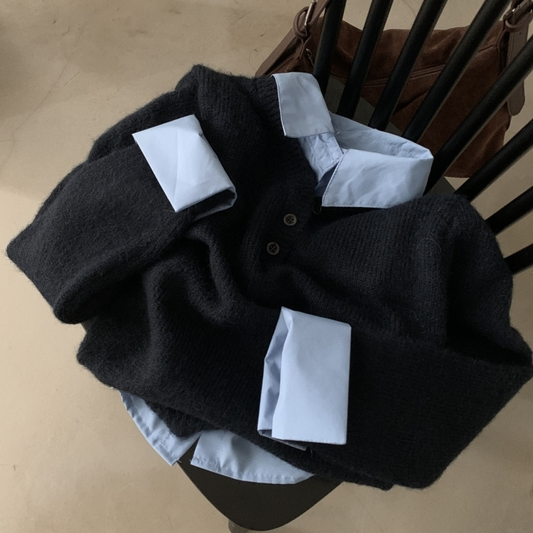 브론 레이어드 버튼 배색 카라 셔츠 브이넥 루즈핏 니트