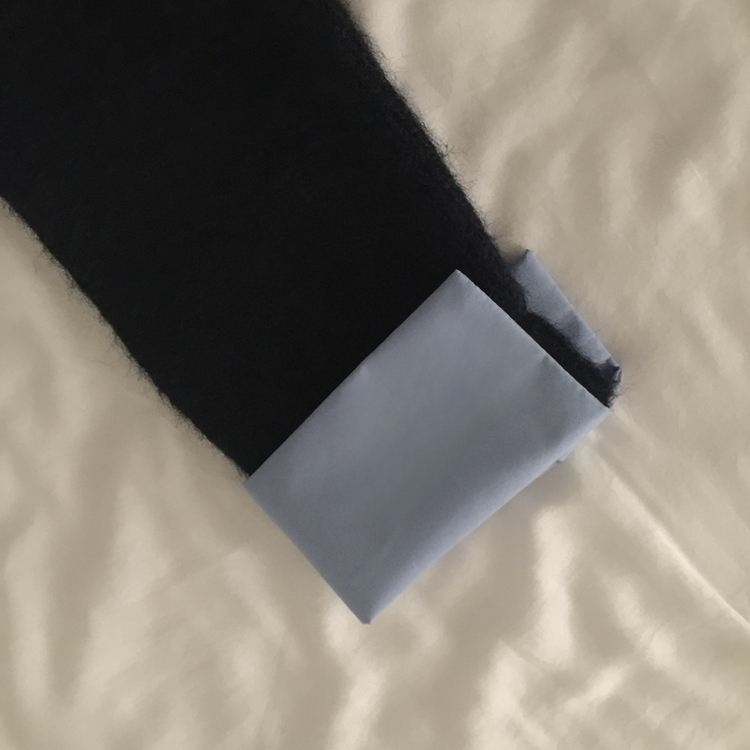 브론 레이어드 버튼 배색 카라 셔츠 브이넥 루즈핏 니트