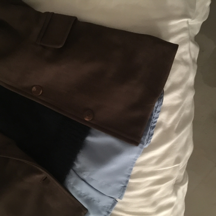 브론 레이어드 버튼 배색 카라 셔츠 브이넥 루즈핏 니트