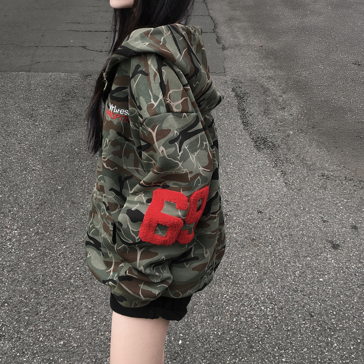 69レタリングミリタリーフードジップアップ KHAKI