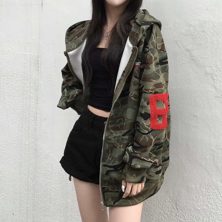 69レタリングミリタリーフードジップアップ KHAKI