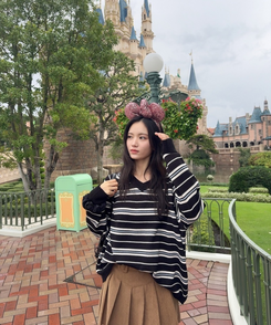 오브 스트라이프 V넥 긴팔티셔츠 블랙