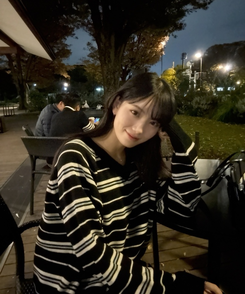 오브 스트라이프 V넥 긴팔티셔츠 블랙