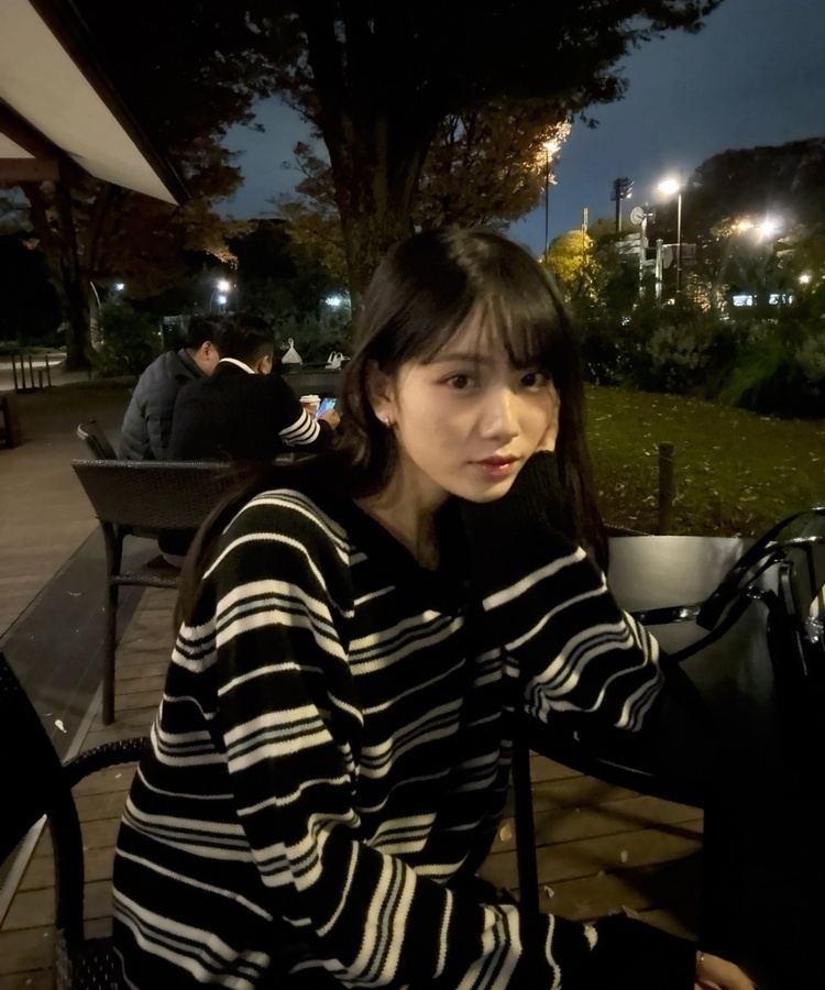 오브 스트라이프 V넥 긴팔티셔츠 블랙