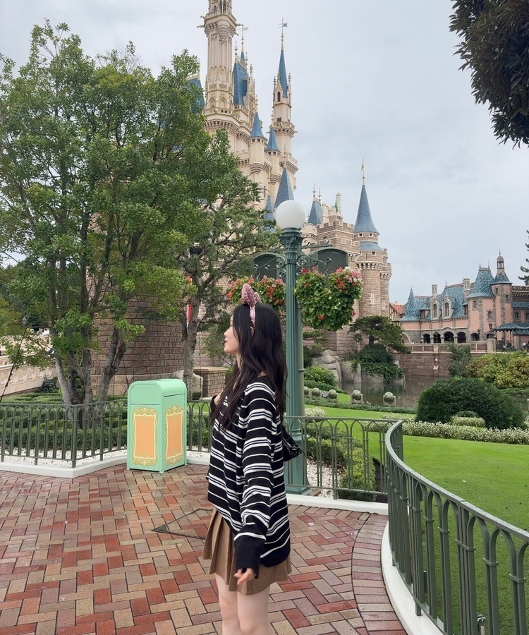 오브 스트라이프 V넥 긴팔티셔츠 블랙