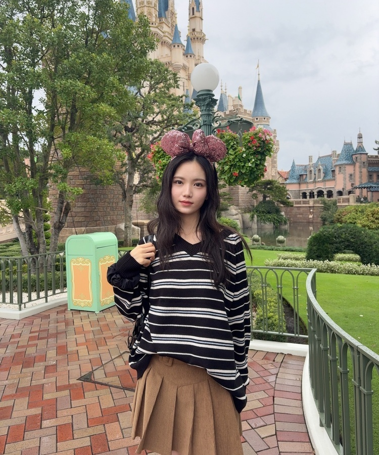 오브 스트라이프 V넥 긴팔티셔츠 블랙