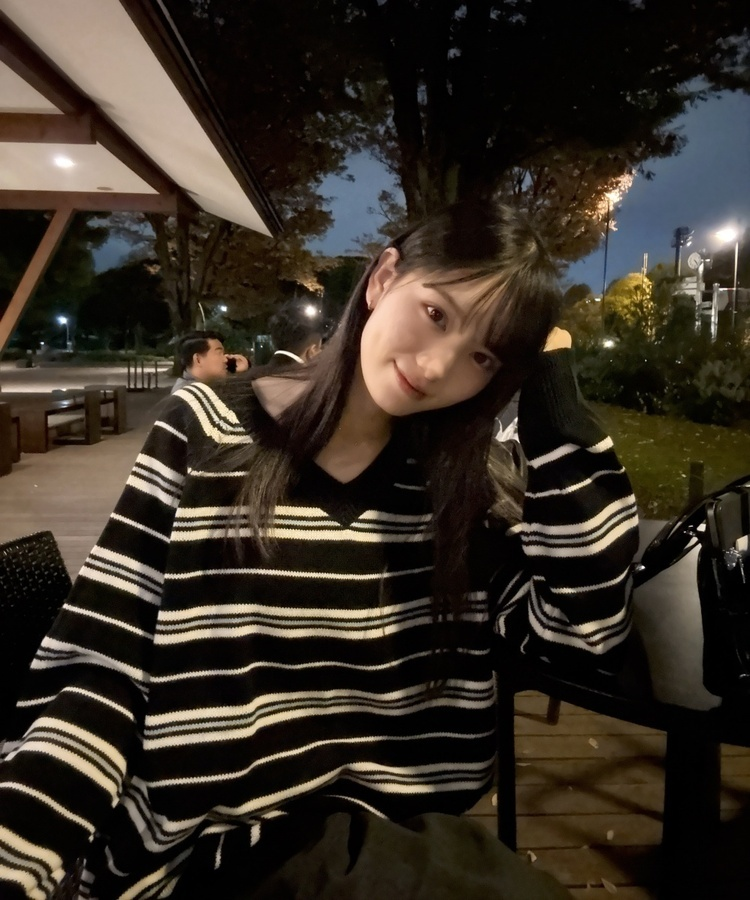 오브 스트라이프 V넥 긴팔티셔츠 블랙