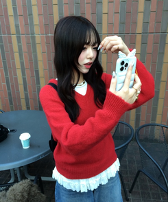 Vネックメランジニット RED