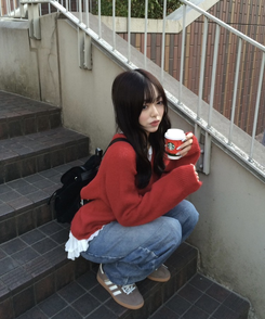 Vネックメランジニット RED