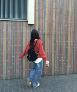 Vネックメランジニット RED