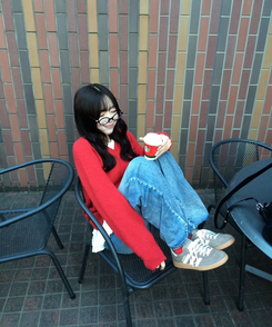 Vネックメランジニット RED