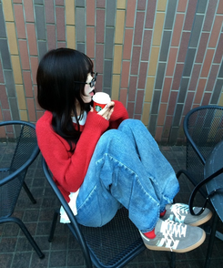 Vネックメランジニット RED