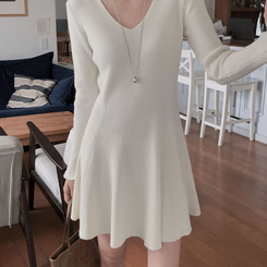 스위트 골지 브이넥 플레어 미디 원피스 아이보리