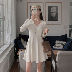 스위트 골지 브이넥 플레어 미디 원피스 아이보리