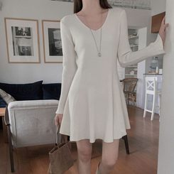 스위트 골지 브이넥 플레어 미디 원피스 아이보리