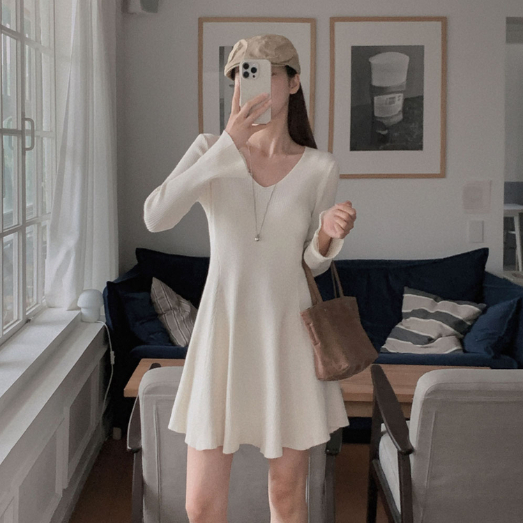 스위트 골지 브이넥 플레어 미디 원피스 아이보리