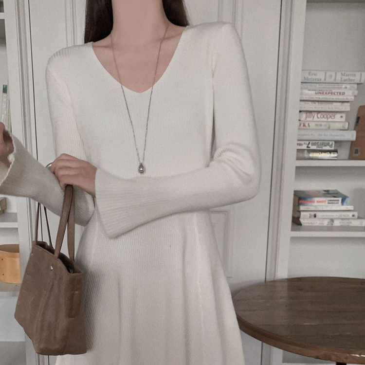 스위트 골지 브이넥 플레어 미디 원피스 아이보리