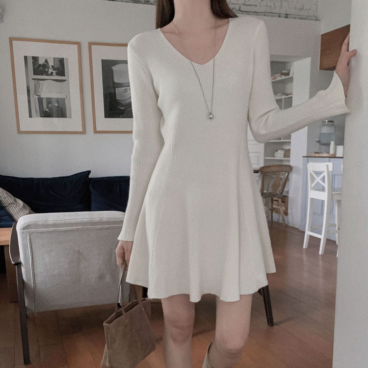 스위트 골지 브이넥 플레어 미디 원피스 아이보리