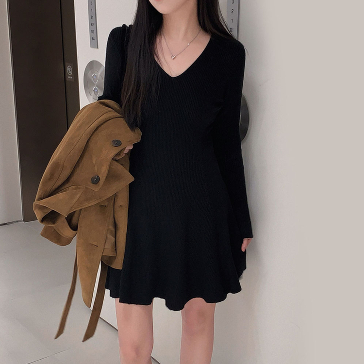 스위트 골지 브이넥 플레어 미디 원피스 블랙