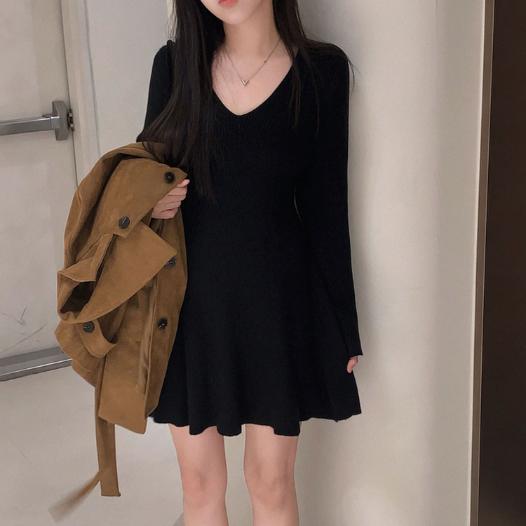 스위트 골지 브이넥 플레어 미디 원피스 블랙