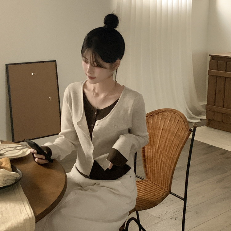 ペンダントワッペンニットカーディガン LIGHT BEIGE