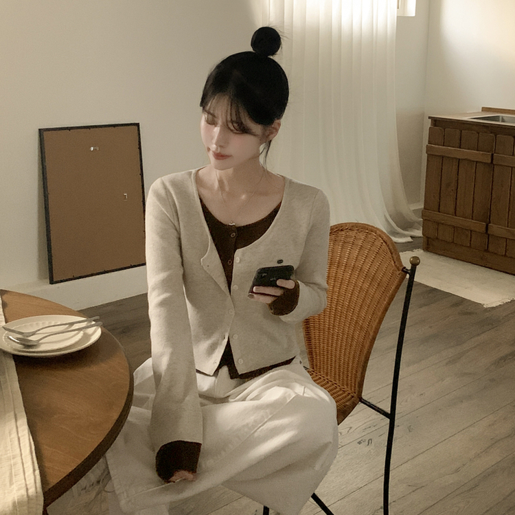 ペンダントワッペンニットカーディガン LIGHT BEIGE