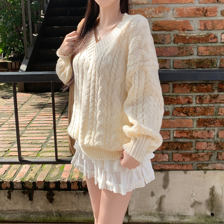 히너 브이넥 꽈배기 케이블 도톰 오버핏 박시 니트 베이지