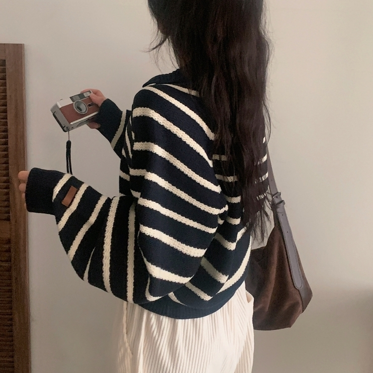 티팟 스트라이프 단가라 루즈핏 여리 카라 니트 가디건 네이비